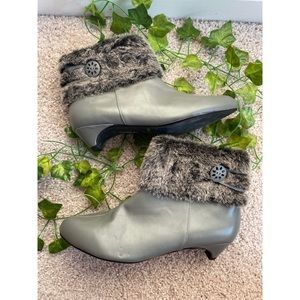 ❗️FINAL SALE! Vintage Gray Pointed Toe Furry Heeled Ankle Booties